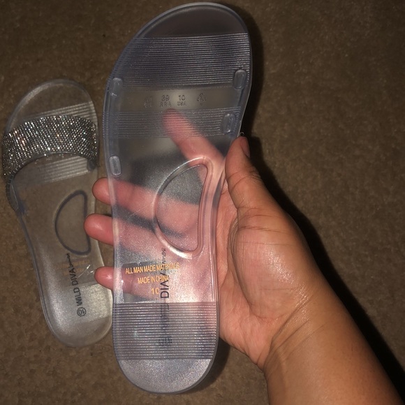 BRAND NEW SANDALS 😍 - Picture 3 of 5